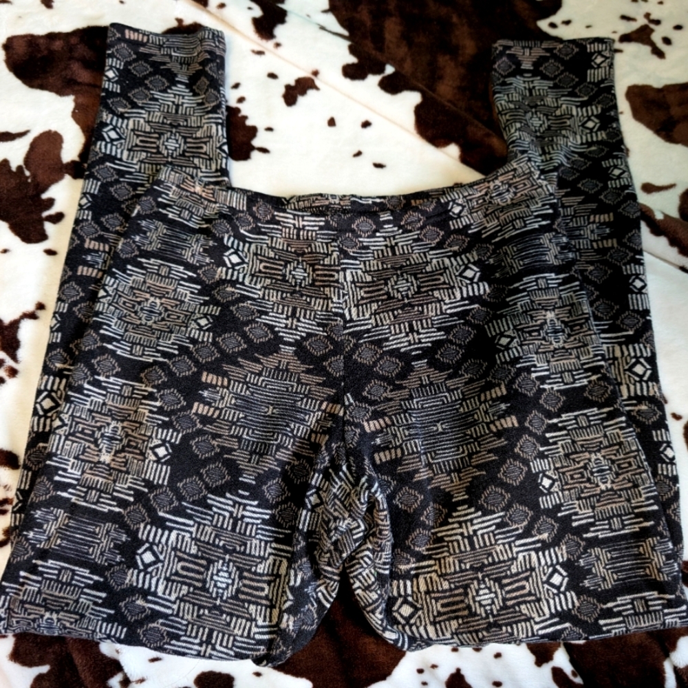 Geometric Patterned Fleece Lined Leggings!